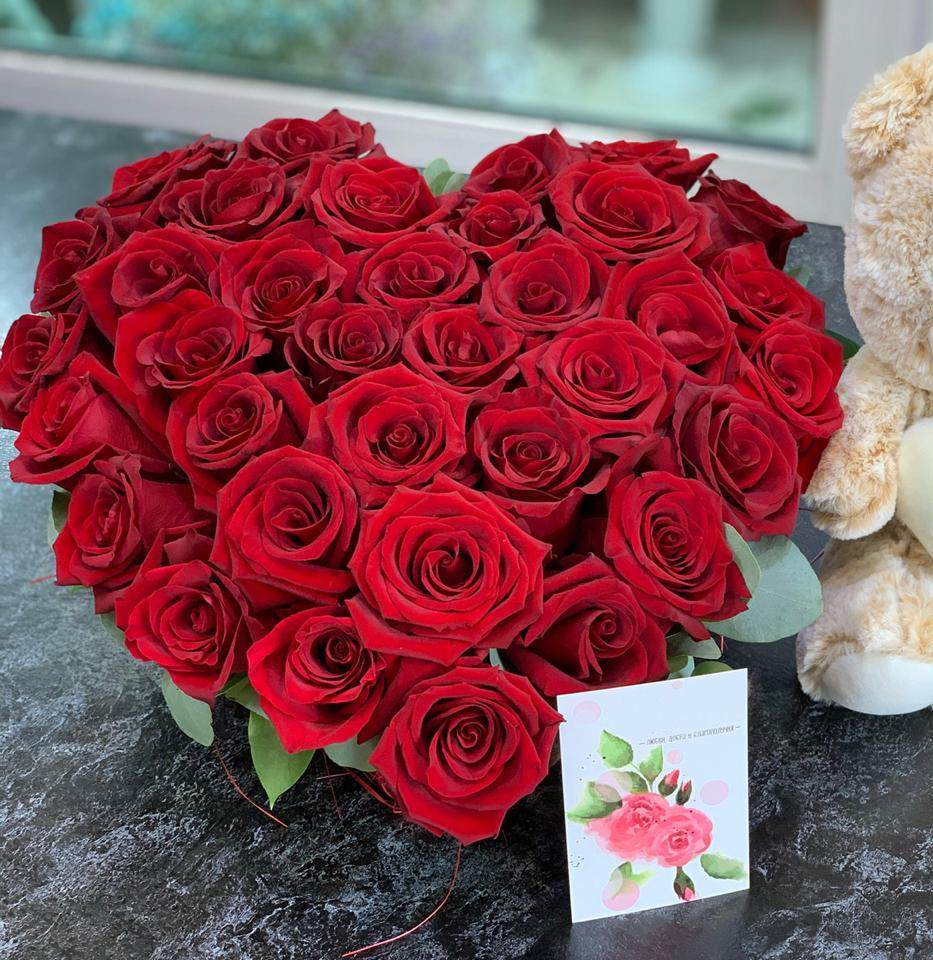 Цветочная композиция из Розы в виде сердца в Красногорском Алтайского края