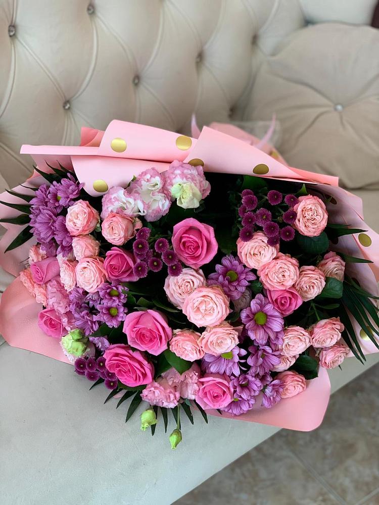 Букет цветов из: Хризантемы, Розы и Лизиантусы в Красногорском Алтайского края