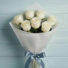 Букет 7 Белых роз Эдлесс Лав в Красногорском Алтайского края
