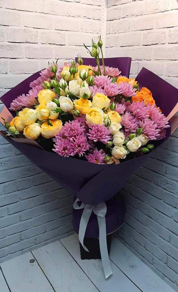 Букет цветов из: Хризантемы и Розы в Красногорском Алтайского края