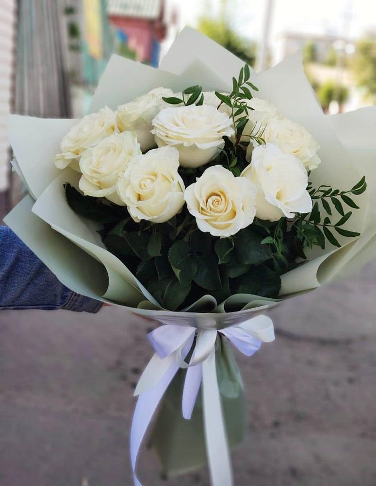 Букет Белые розы Проуд в Красногорском Алтайского края