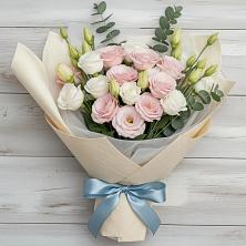 Букет цветов из:  Лизиантусы в Красногорском Алтайского края