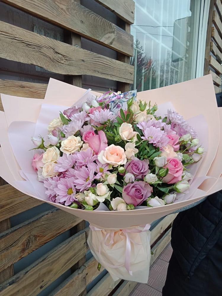 Букет цветов из: Розы и Хризантемы в Красногорском Алтайского края