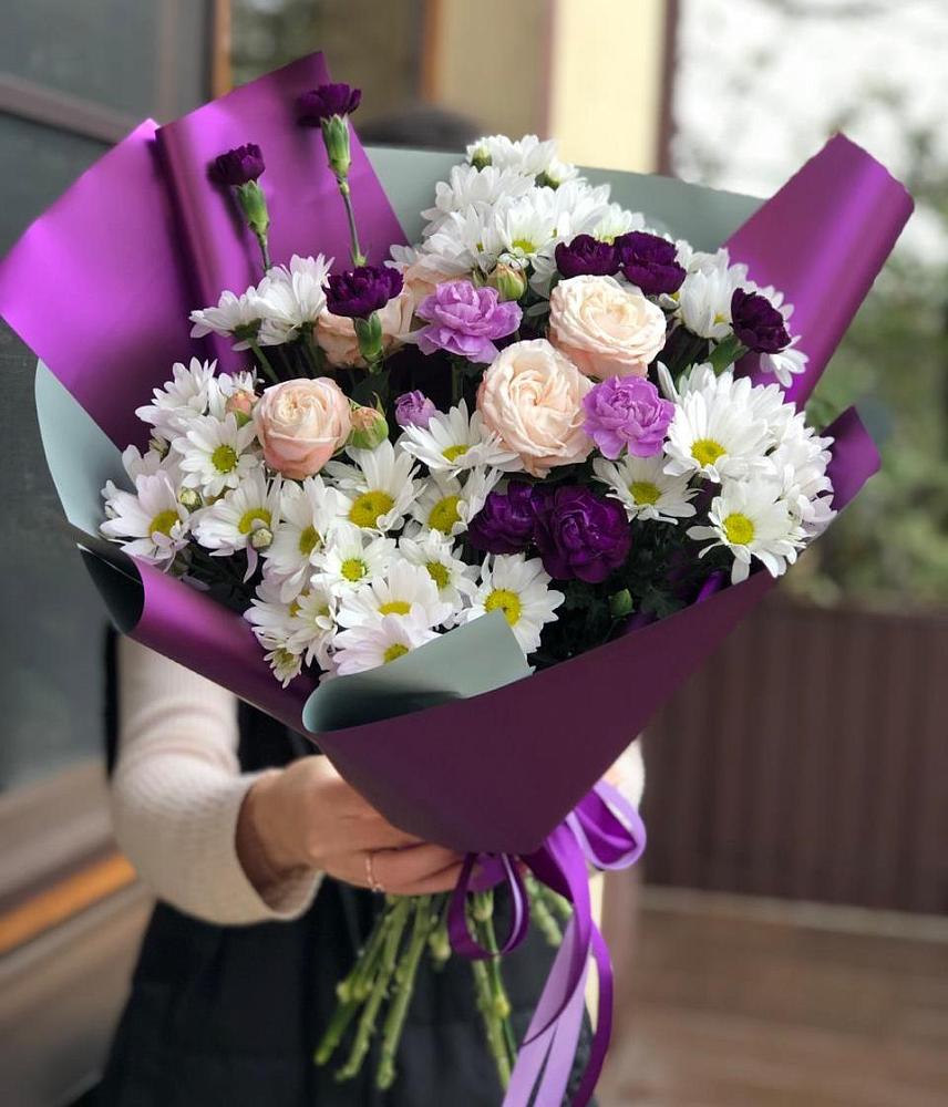 Букет цветов из: Хризантемы, Гвоздики и Розы в Красногорском Алтайского края