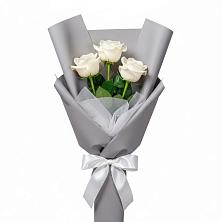 Букет 3 белые розы в Красногорском Алтайского края