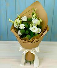 Букет цветов из:  Хризантемы и Лизиантусы в Красногорском Алтайского края