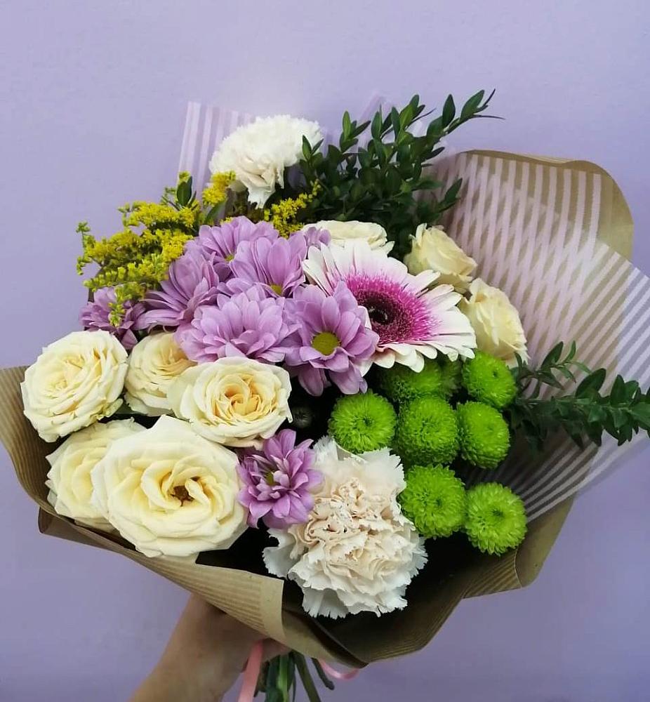 Букет цветов из: Хризантемы, Розы, Гвоздики и Герберы в Красногорском Алтайского края