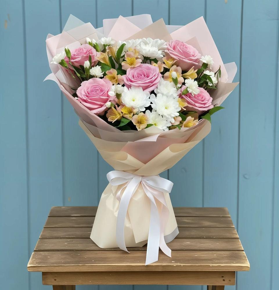 Букет цветов из: Гвоздики, Орхидеи и Розы в Красногорском Алтайского края