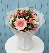 Букет цветов из:  Герберы, Альстромерии и Лизиантусы в Красногорском Алтайского края
