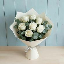 Букет Белые розы в Эвкалипте в Красногорском Алтайского края