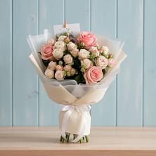 Букет цветов из:  Розы в Красногорском Алтайского края