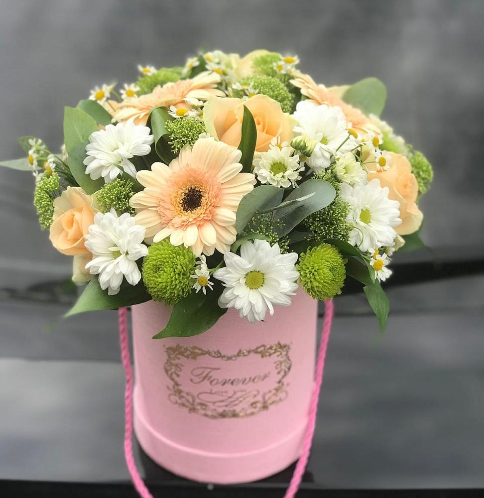 Цветочная композиция из Розы, Герберы и Хризантемы в шляпной коробке в Красногорском Алтайского края