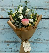 Букет цветов из:  Розы и Лизиантусы в Красногорском Алтайского края