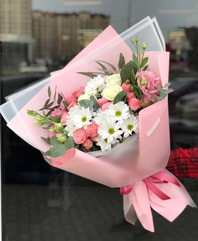 Букет цветов из: Розы, Лизиантусы и Хризантемы в Красногорском Алтайского края