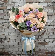 Букет цветов из:  Розы, Лизиантусы и Гвоздики в Красногорском Алтайского края