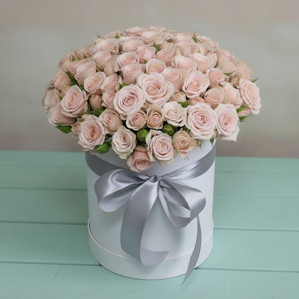 Цветочная композиция из Розы в шляпной коробке в Красногорском Алтайского края